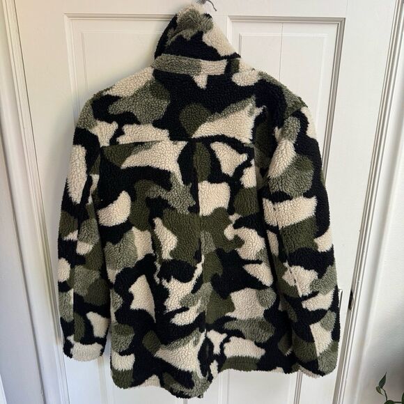 Urban Outfitters Camo Buckle Sherpa Teddy Moto Coat Size Large - Picture 6 of 9